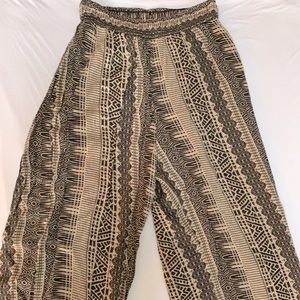 Flowy printed pants!